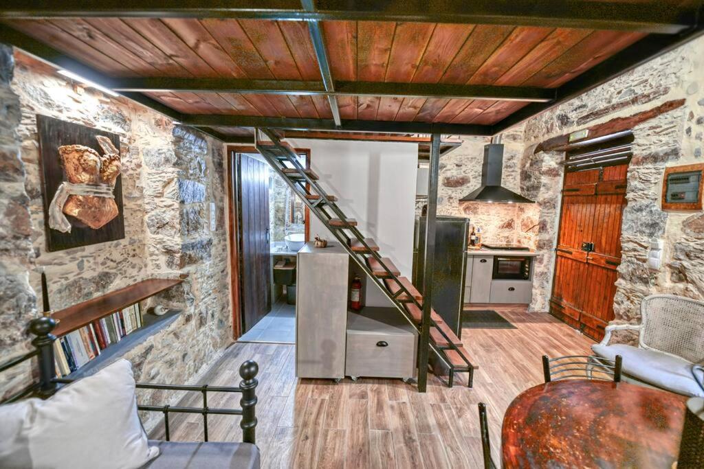 Holiday home Pefkopetro Loft
